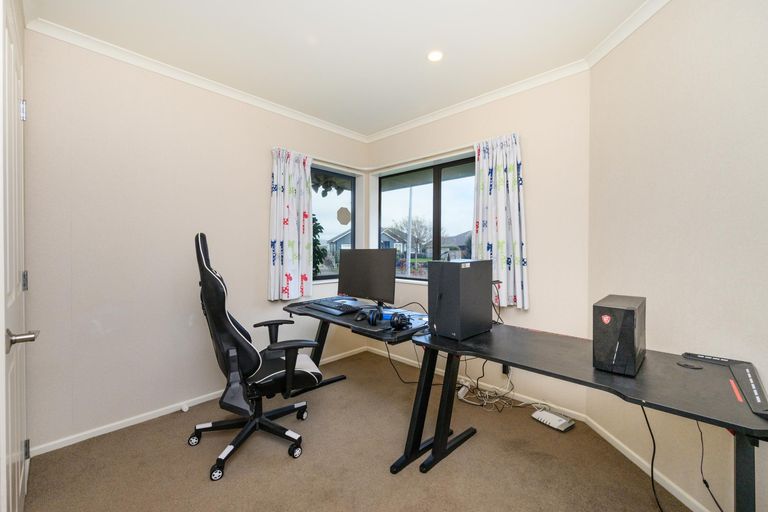 Photo of property in 161 Pacific Drive, Fitzherbert, Palmerston North, 4410