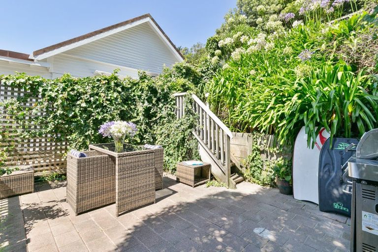 Photo of property in 13 Hungerford Road, Lyall Bay, Wellington, 6022