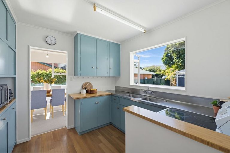 Photo of property in 12 Nimmo Avenue West, Waikanae, 5036