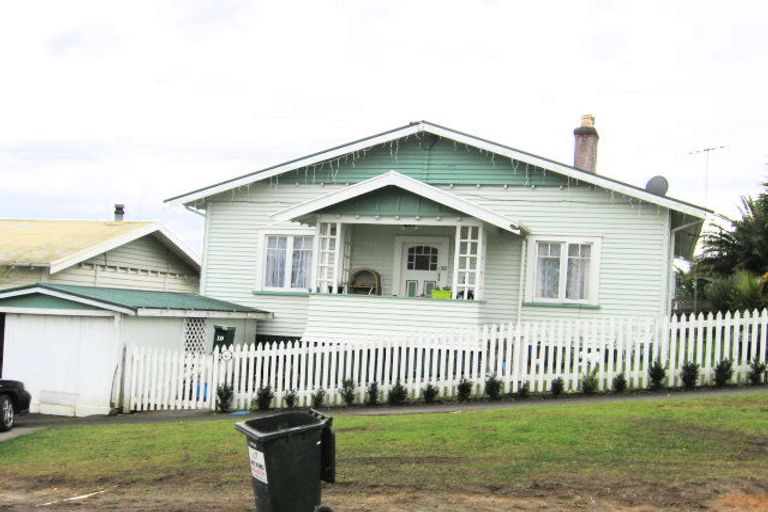 Photo of property in 10 Puriri Street, Helensville, 0800