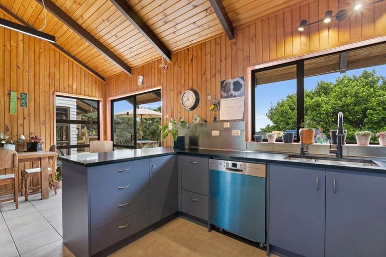 Photo of property in 158 Mcleod Road, South Head, Helensville, 0874