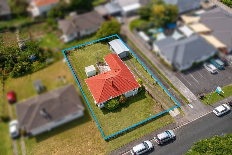 Photo of property in 73 Greenslade Crescent, Northcote, Auckland, 0627