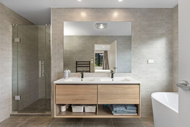 Photo of property in 39 Syd Grant Crescent, Orewa, 0931