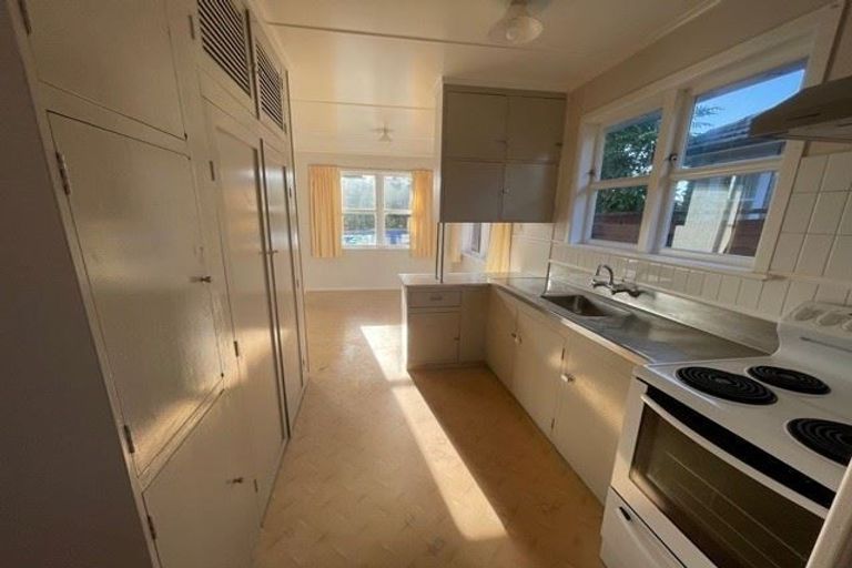 Photo of property in 96 Edmonton Road, Henderson, Auckland, 0612