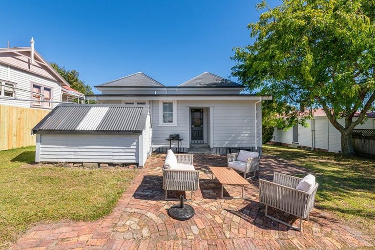 Photo of property in 5 Porter Crescent, Helensville, 0800