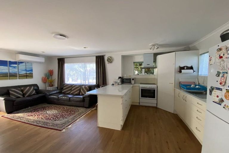 Photo of property in 1/269 Great North Road, Henderson, Auckland, 0612