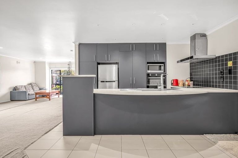 Photo of property in 54 Magic Way, Randwick Park, Auckland, 2105