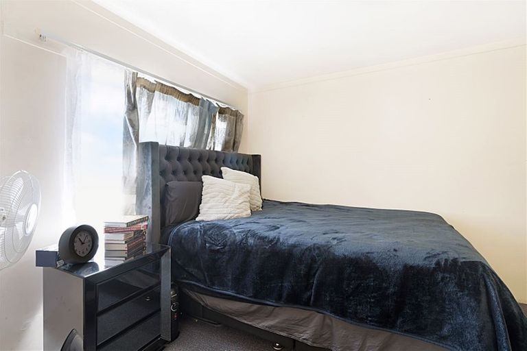 Photo of property in 1a/1 Divich Avenue, Te Atatu South, Auckland, 0610