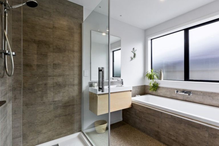 Photo of property in 4 Ward Street, Jacks Point, Queenstown, 9371