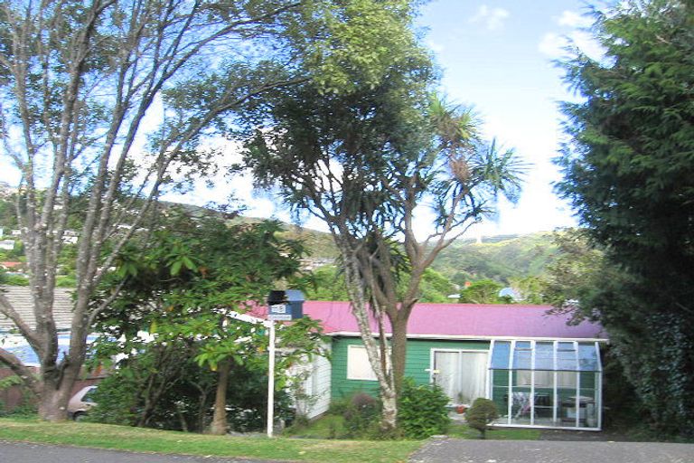 Photo of property in 11a Thurleigh Grove, Karori, Wellington, 6012