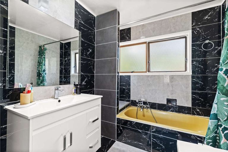 Photo of property in 2/126 Great South Road, Manurewa, Auckland, 2102