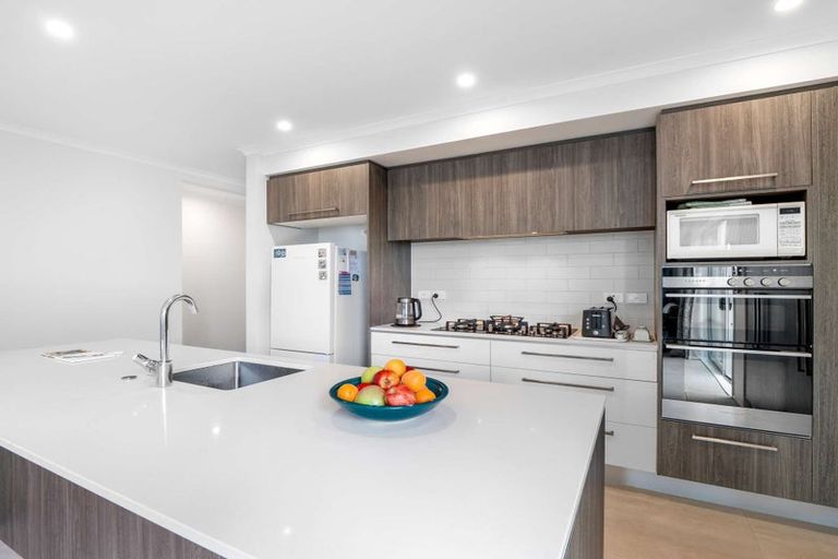 Photo of property in 3 Taikura Avenue, Red Beach, 0932