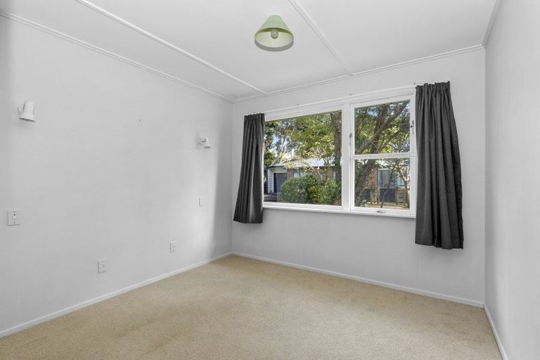 Photo of property in 5a Whitehouse Road, Titahi Bay, Porirua, 5022