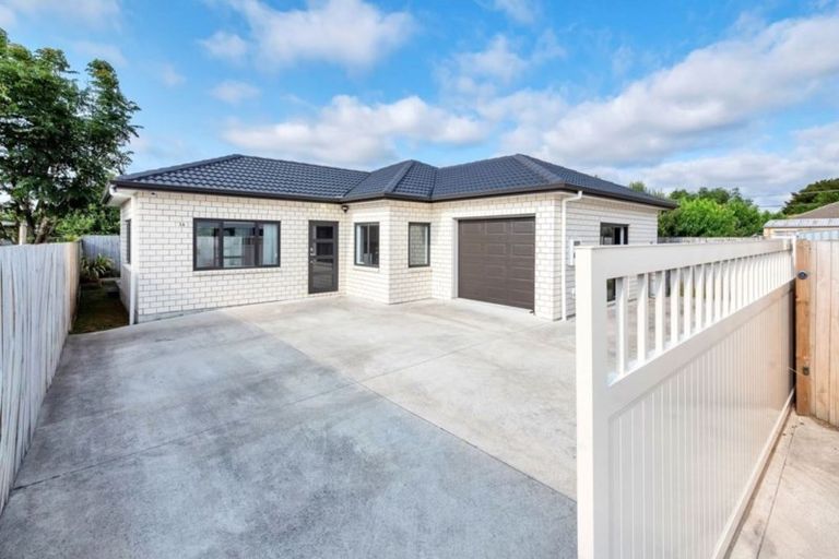 Photo of property in 3a Edwards Avenue, Henderson, Auckland, 0610