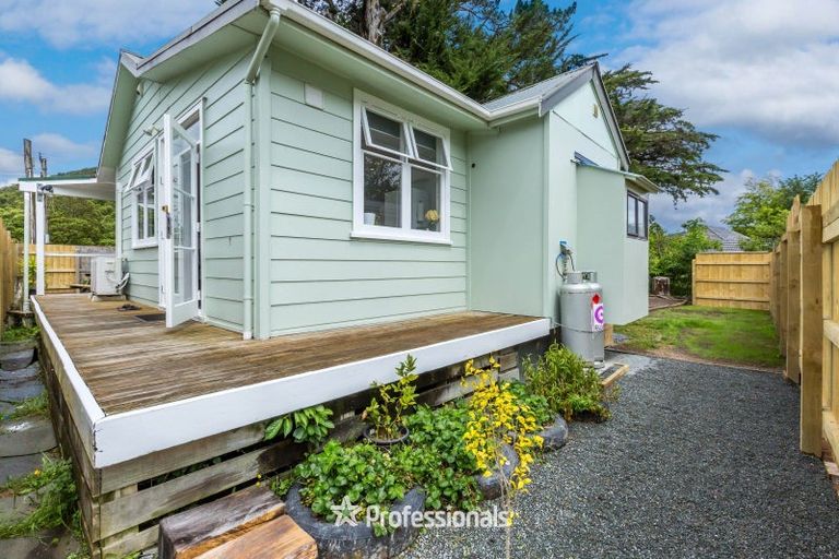 Photo of property in 3 Plateau Road, Te Marua, Upper Hutt, 5018