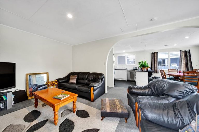 Photo of property in 58 Murray Avenue, Hawera, 4610