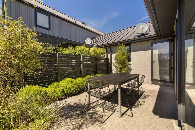 Photo of property in 18 Chapman Way, Jacks Point, 9371