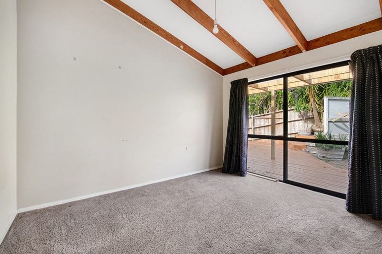 Photo of property in 10 Unsworth Drive, Unsworth Heights, Auckland, 0632