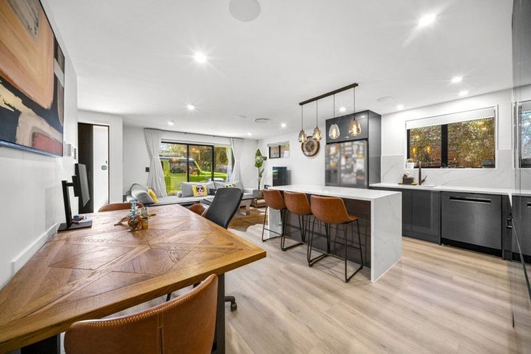 Photo of property in 25f Oteha Valley Road, Northcross, Auckland, 0632