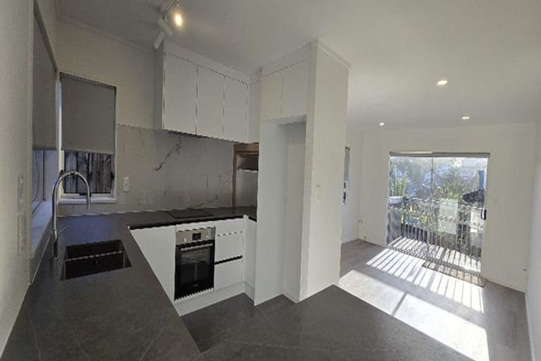 Photo of property in 2/24 Wylie Avenue, Sunnynook, Auckland, 0620