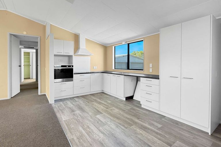 Photo of property in 20 Tiller Close, Kelvin Grove, Palmerston North, 4414