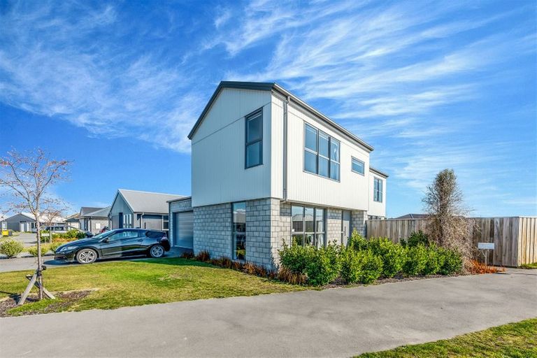 Photo of property in 33 William Dawson Crescent, Wigram, Christchurch, 8025