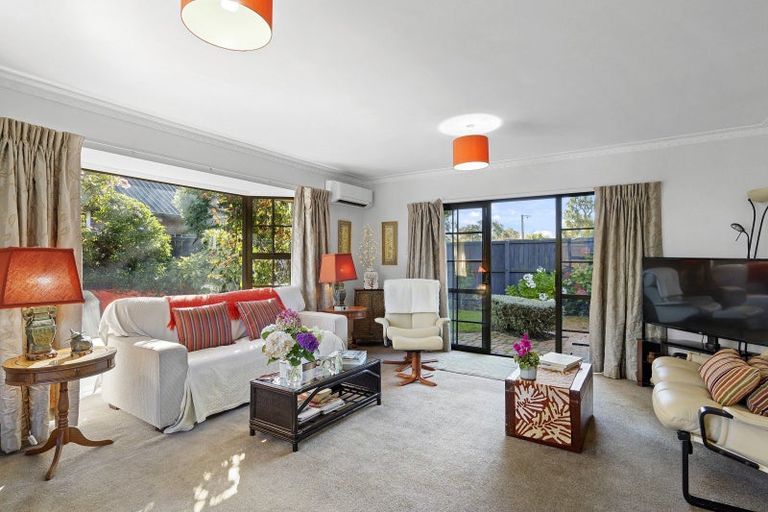 Photo of property in 2/84 Memorial Avenue, Ilam, Christchurch, 8053