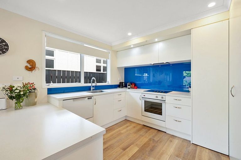 Photo of property in 48 Wallace Place, Westown, New Plymouth, 4310