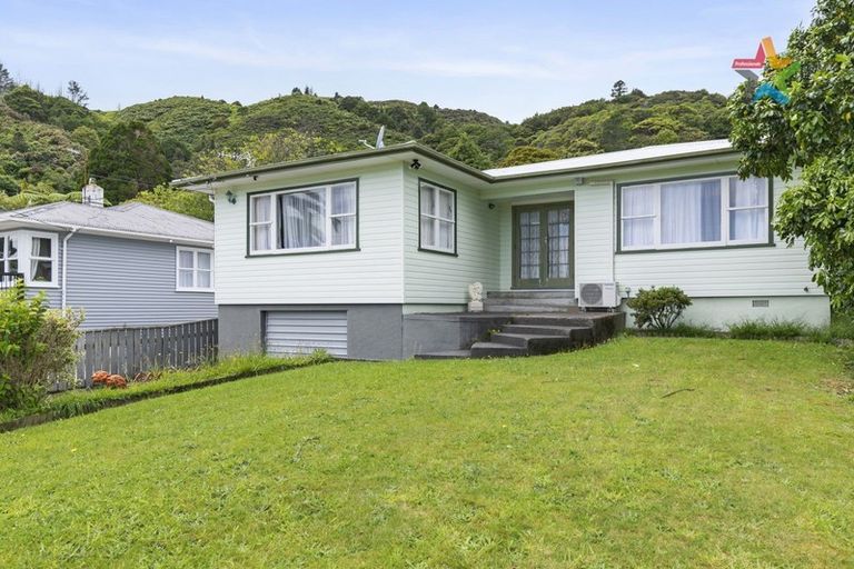 Photo of property in 10 Isabel Grove, Wainuiomata, Lower Hutt, 5014