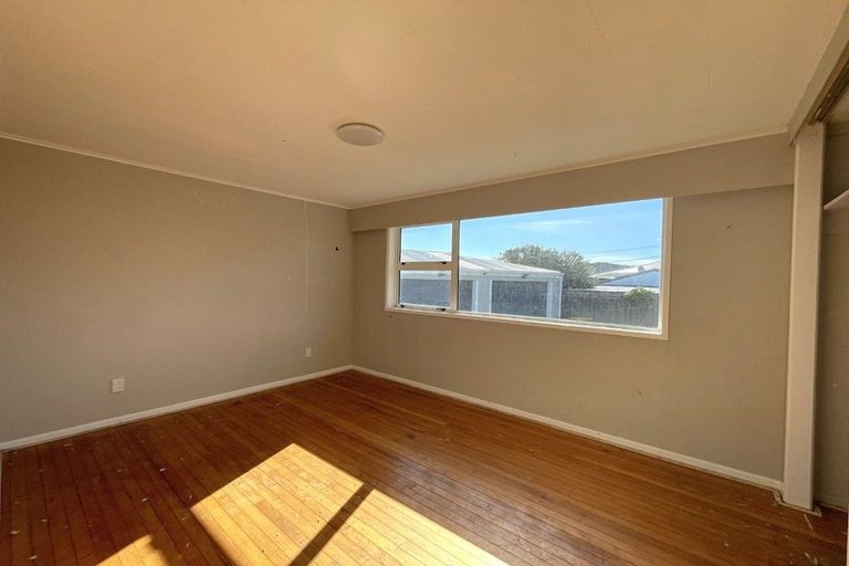 Photo of property in 22 Simons Street, Moturoa, New Plymouth, 4310