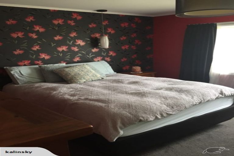 Photo of property in 3 Shanley Crescent, Waiuku, 2123