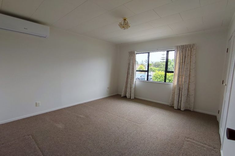 Photo of property in 47 Meadowood Drive, Unsworth Heights, Auckland, 0632