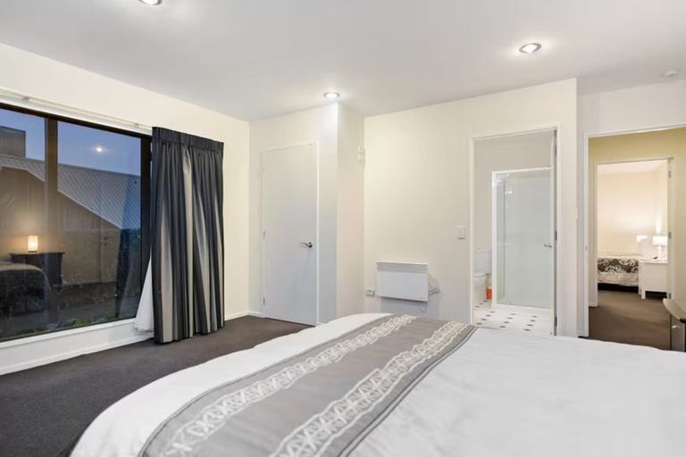 Photo of property in 11 Highview Terrace, Queenstown, 9300