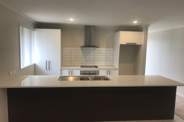 Photo of property in 19 Perla Road, Pukekohe, 2120