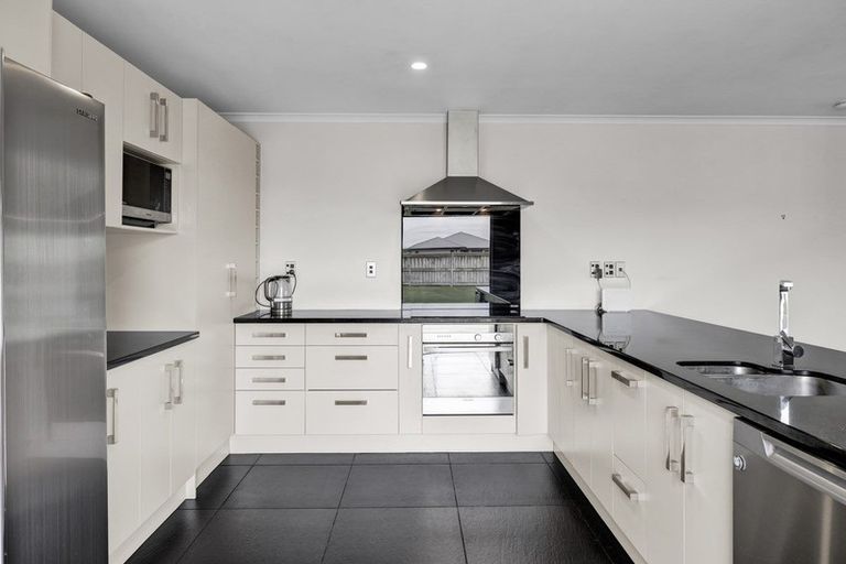 Photo of property in 14 Larlin Drive, Hawera, 4675