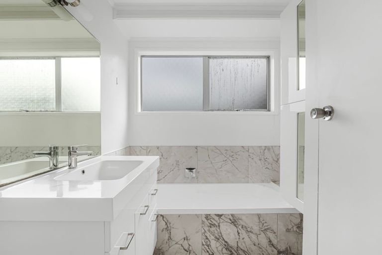 Photo of property in 28 Terra Nova Street, Glen Eden, Auckland, 0602