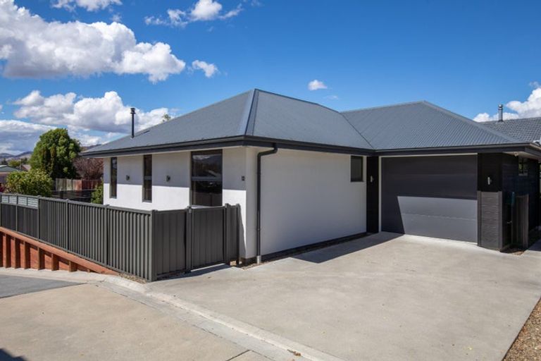 Photo of property in 12 Waenga Drive, Cromwell, 9310