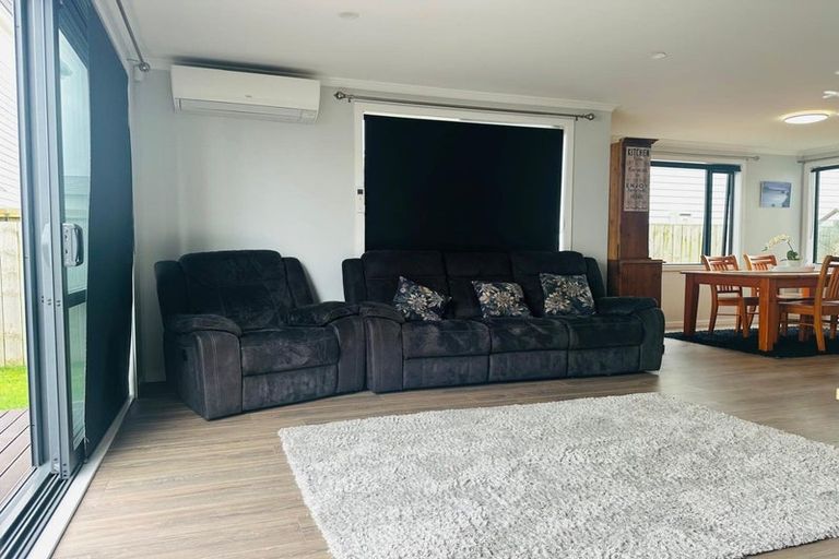 Photo of property in 10 Hopuni Way, Takanini, 2112