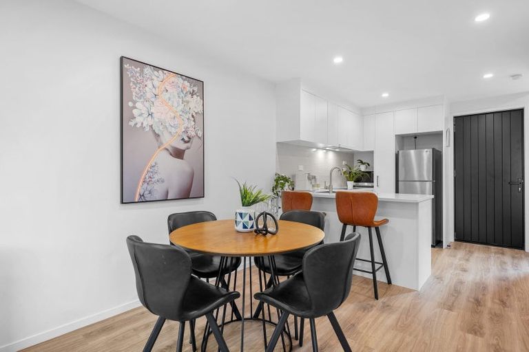 Photo of property in 7/8 Chivalry Road, Glenfield, Auckland, 0629