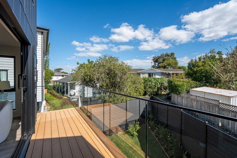 Photo of property in 111 Sycamore Drive, Sunnynook, Auckland, 0620