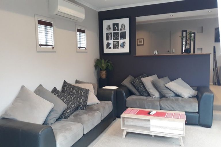 Photo of property in 33 Wingate Street, Redwood, Christchurch, 8051