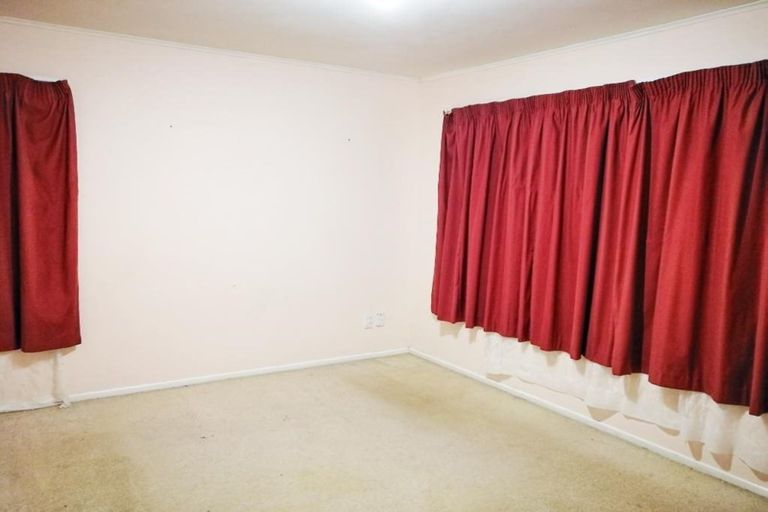 Photo of property in 26 Edwards Avenue, Henderson, Auckland, 0610