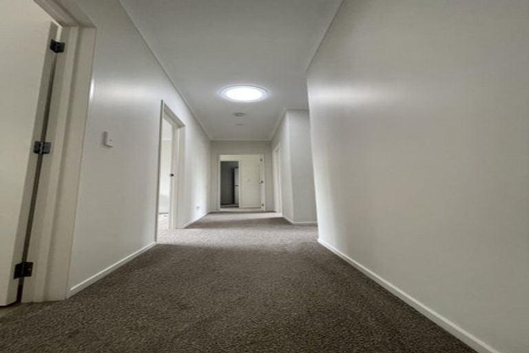 Photo of property in 34 Waituarua Drive, Takanini, 2112