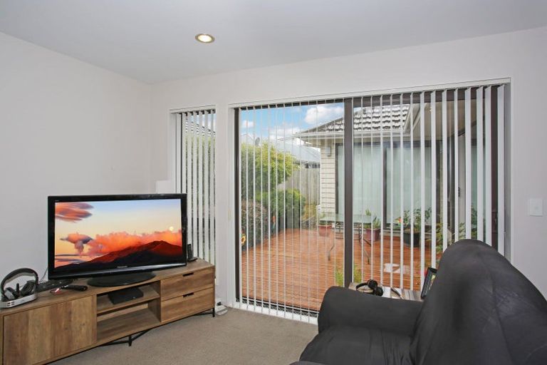 Photo of property in 19 Tarapiroe Avenue, Takanini, 2112