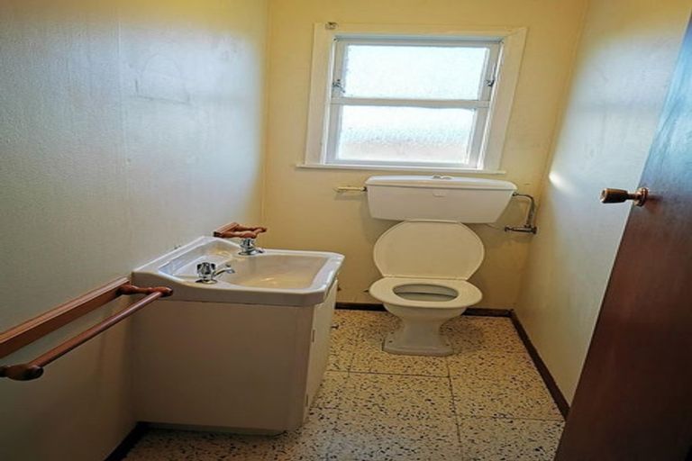 Photo of property in 56 Stewart Drive, Newlands, Wellington, 6037