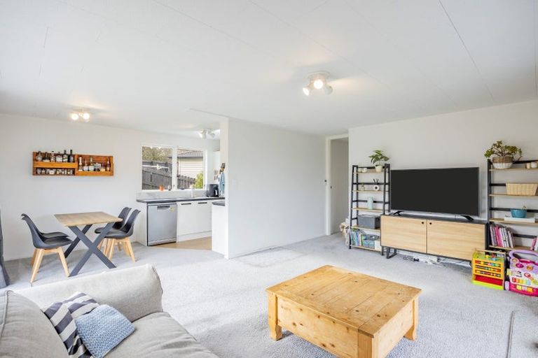 Photo of property in 17 Magdalen Place, West Harbour, Auckland, 0618