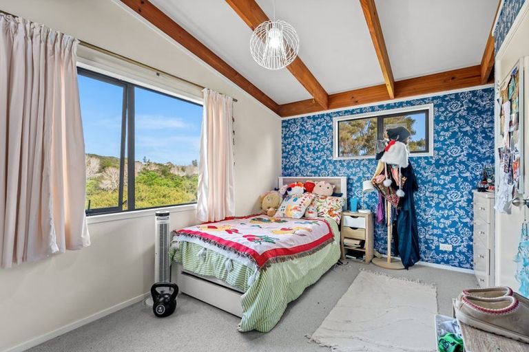 Photo of property in 29 Tahunatapu Road, Parua Bay, Whangarei, 0174