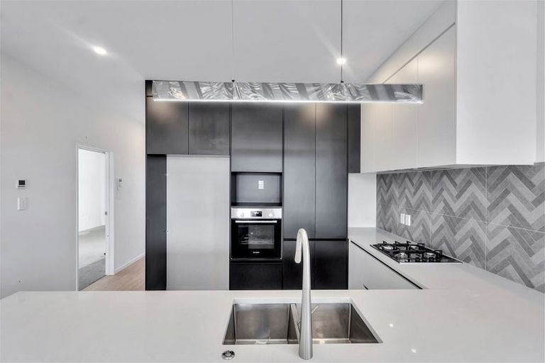 Photo of property in 12 Woven Place, Karaka, 2113