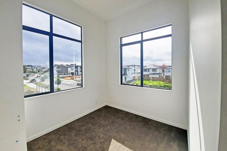 Photo of property in 1 Skua Road, Hobsonville, Auckland, 0616