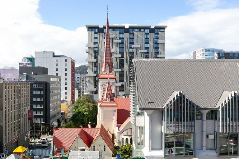 Photo of property in 2a Macdonald Crescent, Te Aro, Wellington, 6011